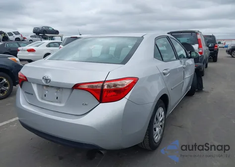 2017 Toyota Corolla Le z USA, uszkodzony, nr VIN 5YFBURHE1HP734410